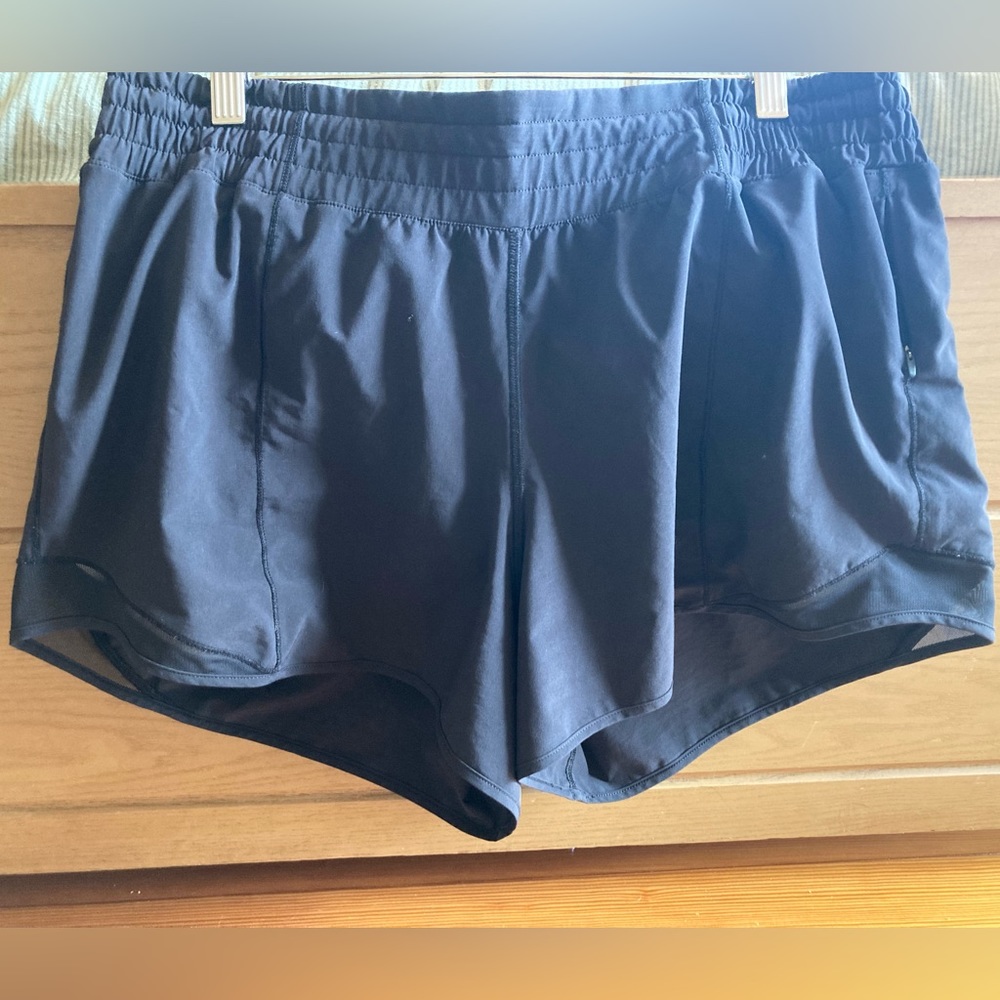 Lululemon Hotty Hot Short *High-Rise Long 4"
Black